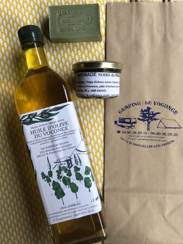 Les produits du camping : de l'huile d'olive, de la tapenade... et des savons !!